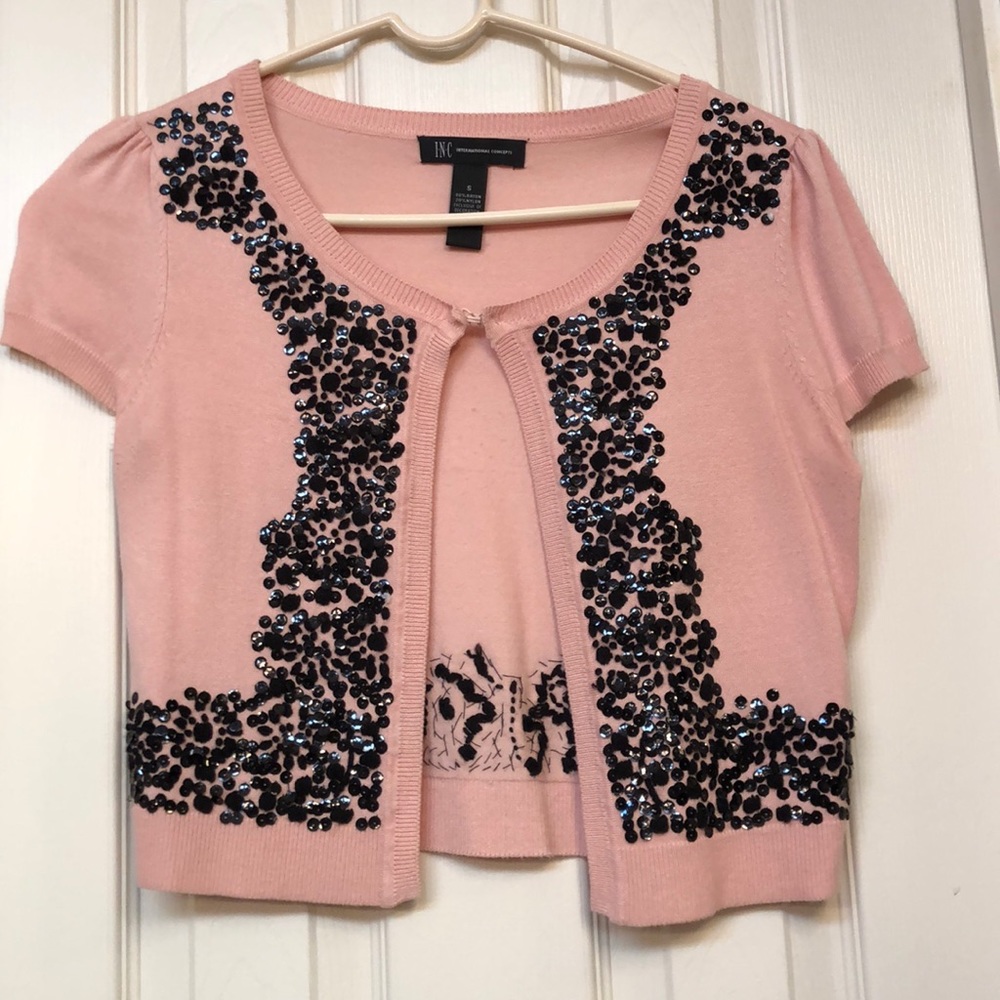 Vintage looking pink beaded shrug sweater ❤️